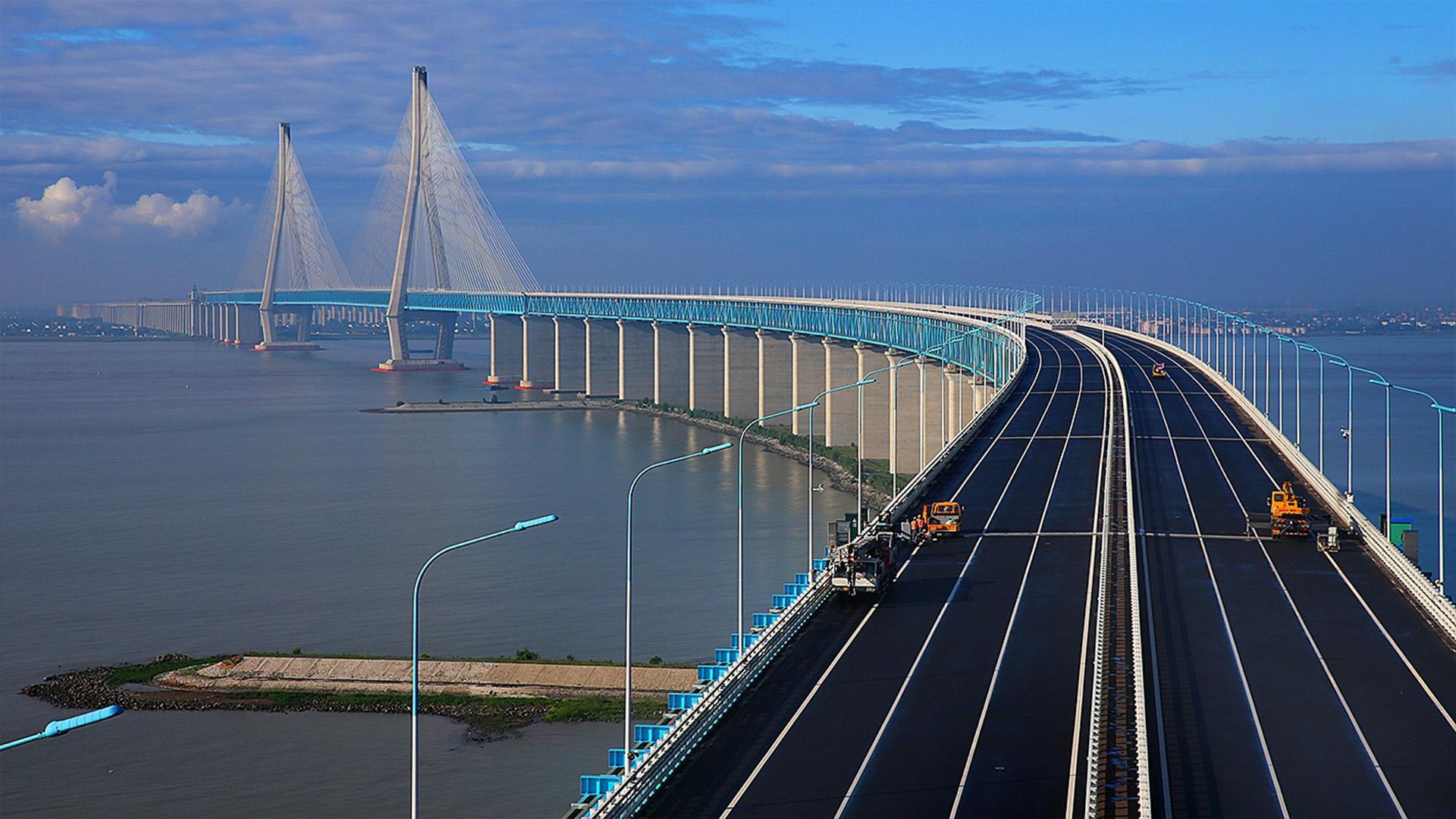 Мост Шанхай-Сучжоу-Наньтун через реку Янцзы