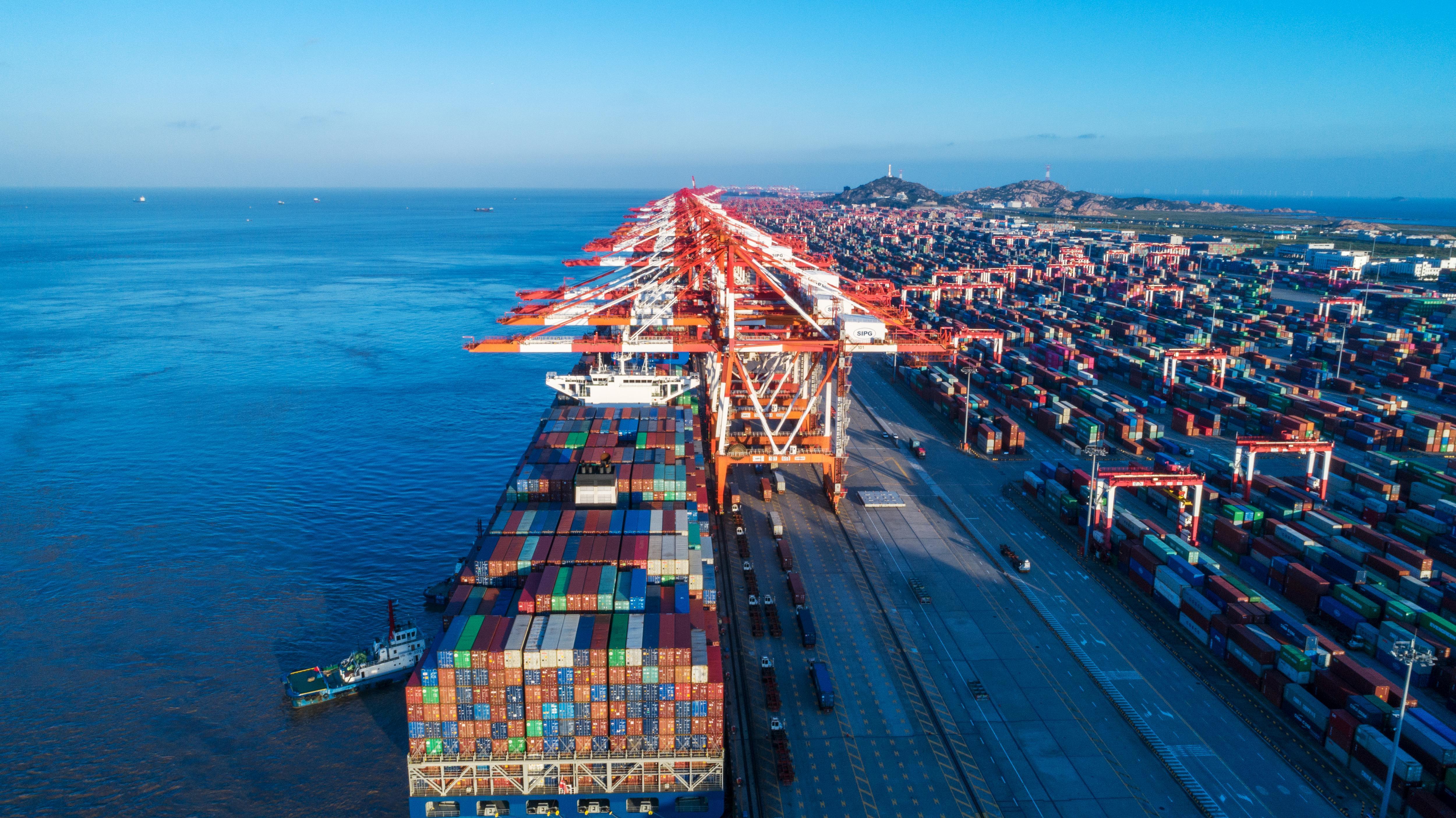 порт шанхай shanghai китай. порт шанхай. порт яншань китай. шанхай порт контейнерный терминал. контейнерный терминал шанхай.