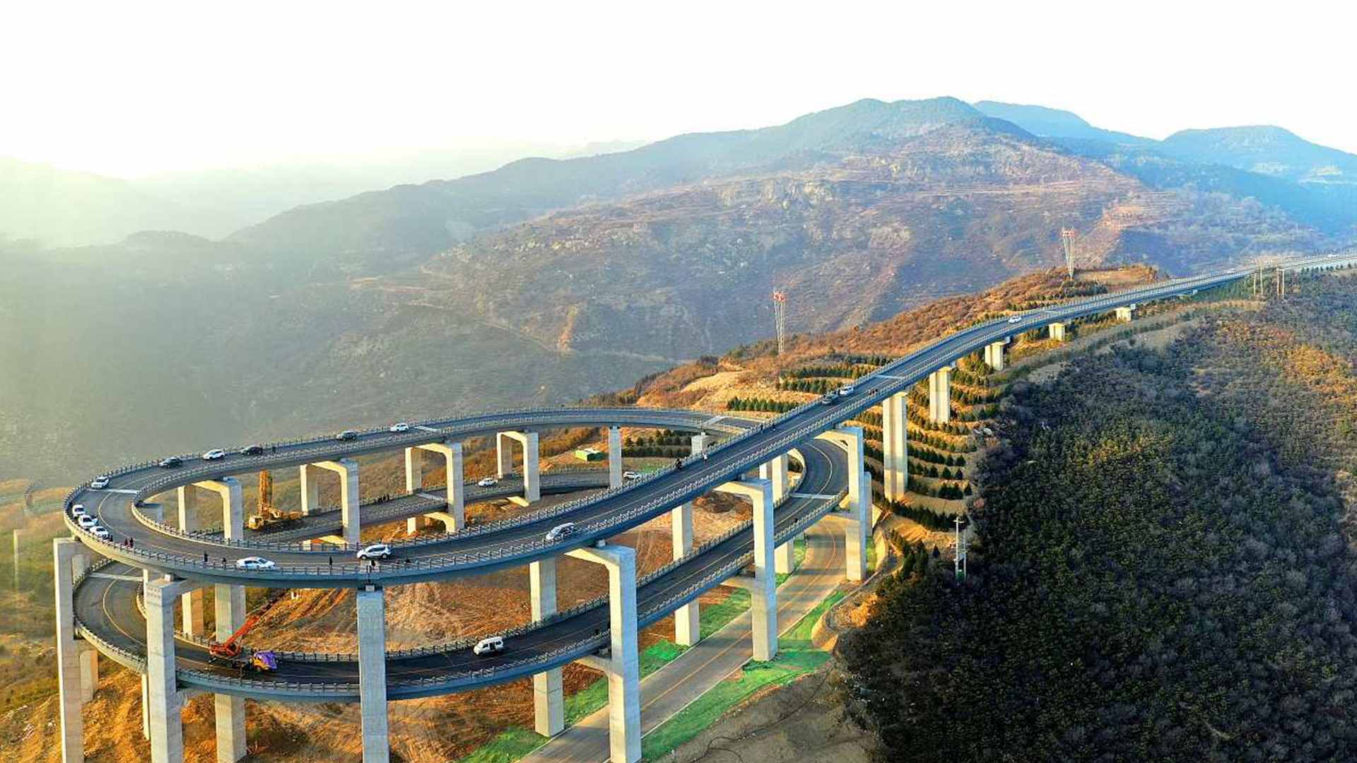 Трехэтажный Автодорожный мост на горе Тяньлун