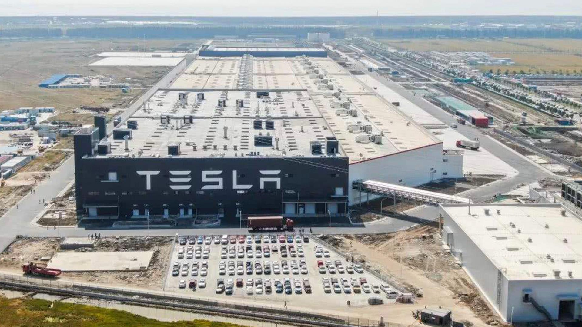 Новая самая фабрика. Завод Тесла Гигафабрика. Гигафабрика Tesla Шанхай. Завод Тесла в Берлине.