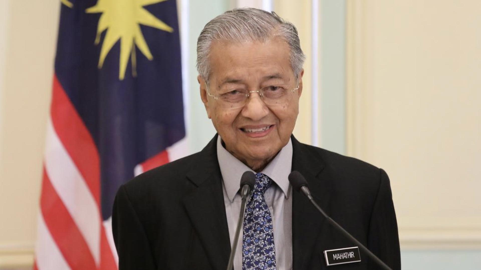 Министр малайзии. Махатхир Мохамад. Премьер-министр Малайзии Махатхир Мохамад. Премьер-министр Малайзии 2001. Малазийский премьер-министр 2000.