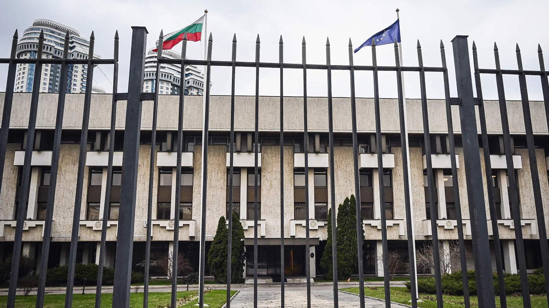 Посольство Болгарии в Москве. Мосфильмовская посольство Болгарии. Болгарское посольство Тбилиси.