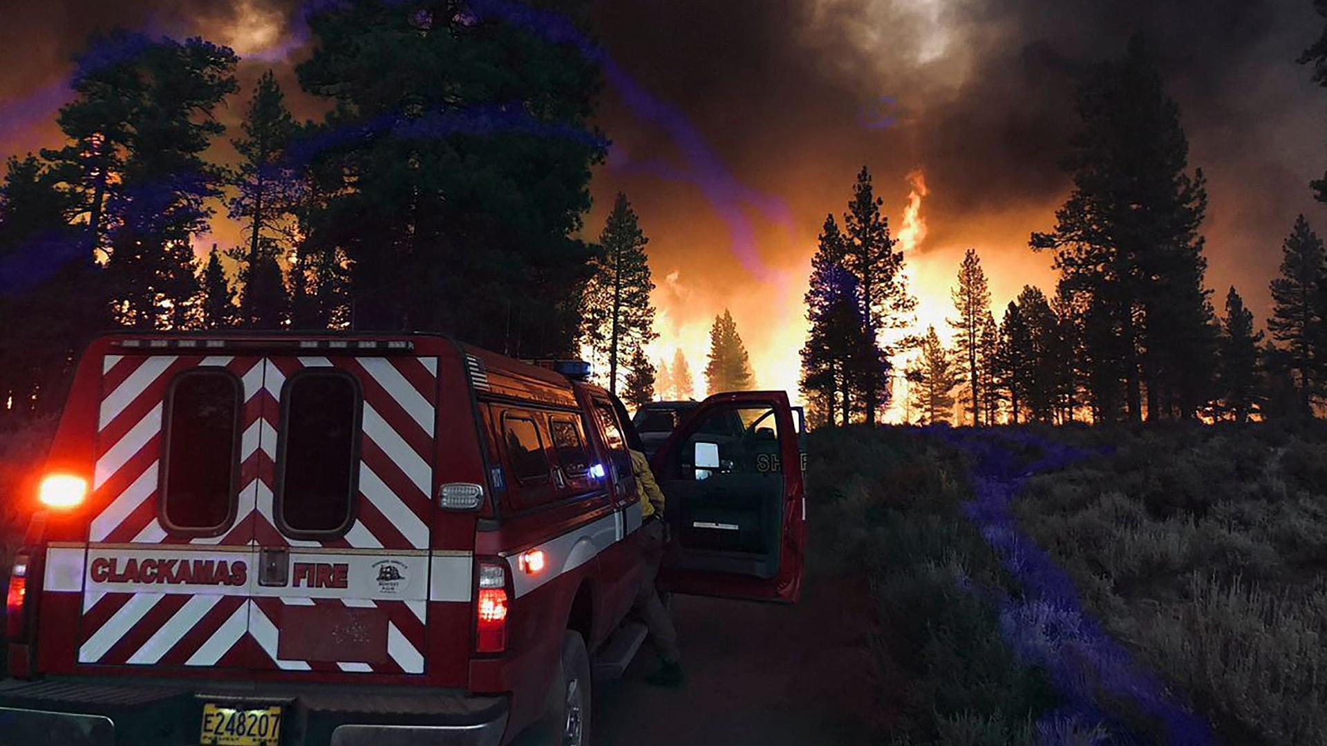 Песня город горит. Пожары в США И Канаде. Пожар Oregon Husky. Born in the Fire: America.