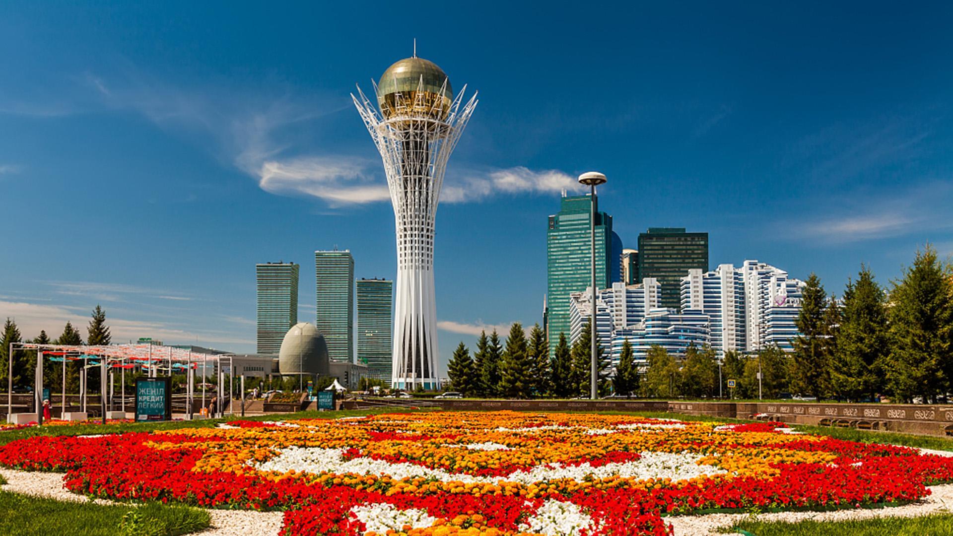 Столица казахстана азербайджан. Байтерек Казахстан. Байтерек Астана. Казахстан монумент Байтерек. Астана Казахстан 2024.