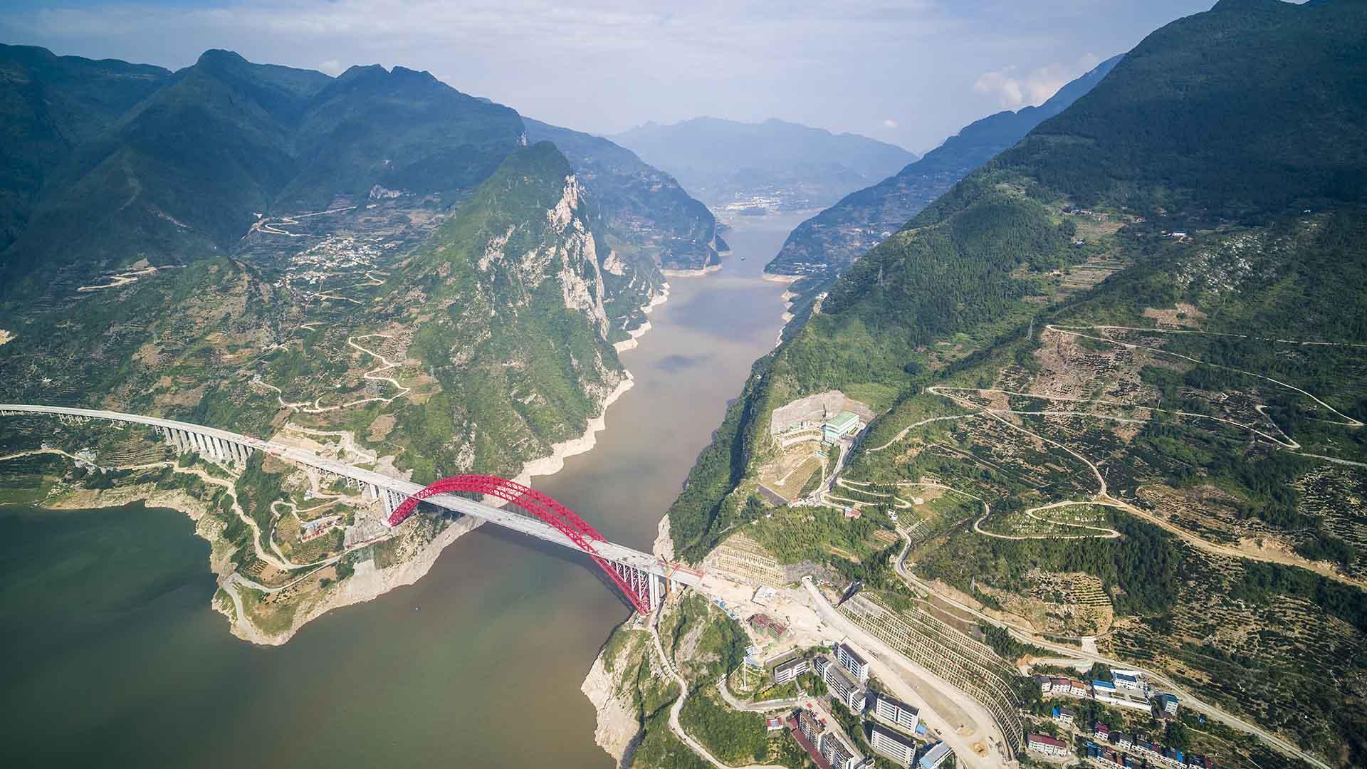 Самая длинная река евразии янцзы. Долина реки Янцзы. Река Янцзы Китай. Хуанхэ, Китай ГЭС. Река Янцзы Шанхай.
