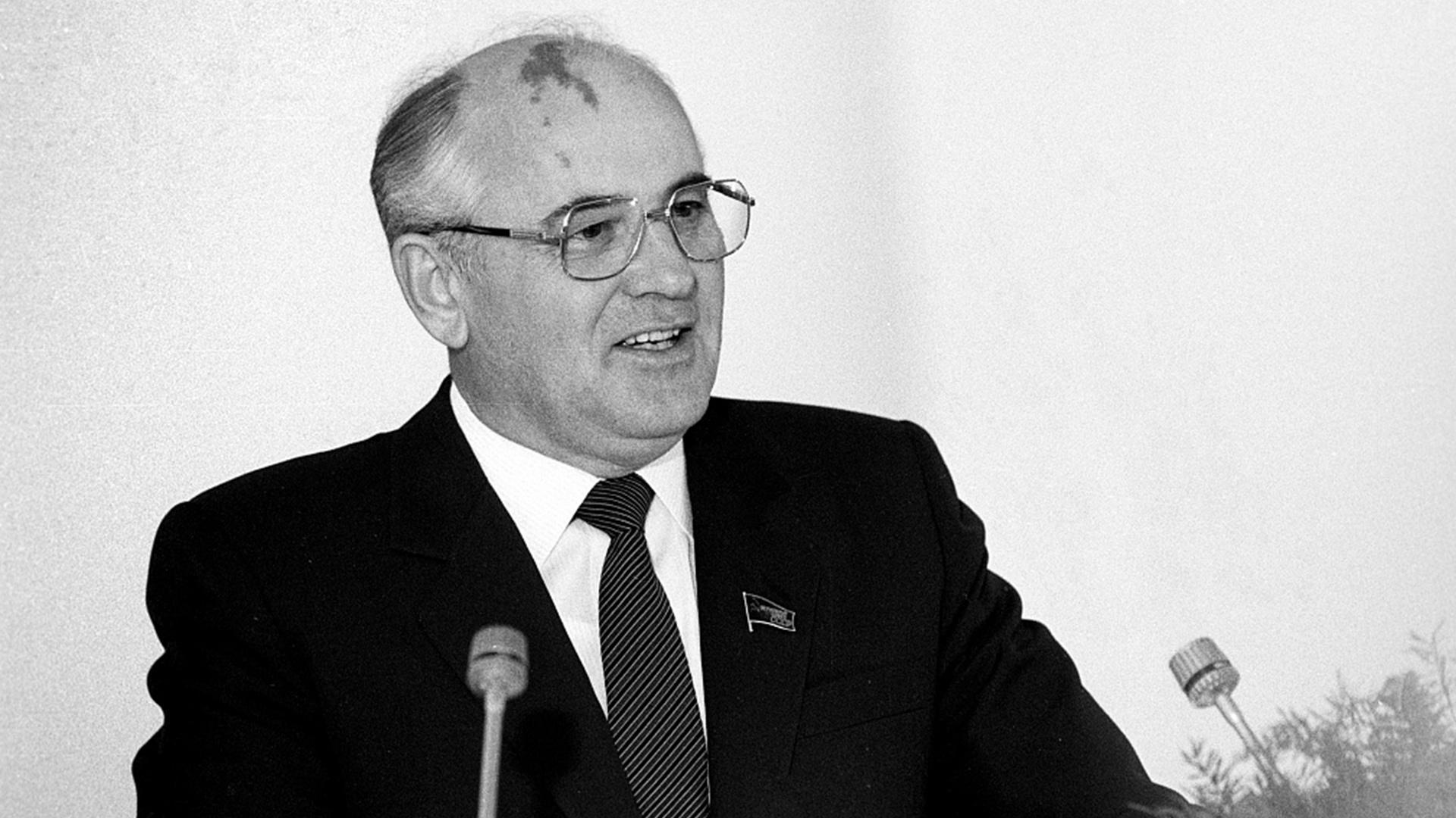Сколько лет горбачев был у власти. Горбачев 1990.