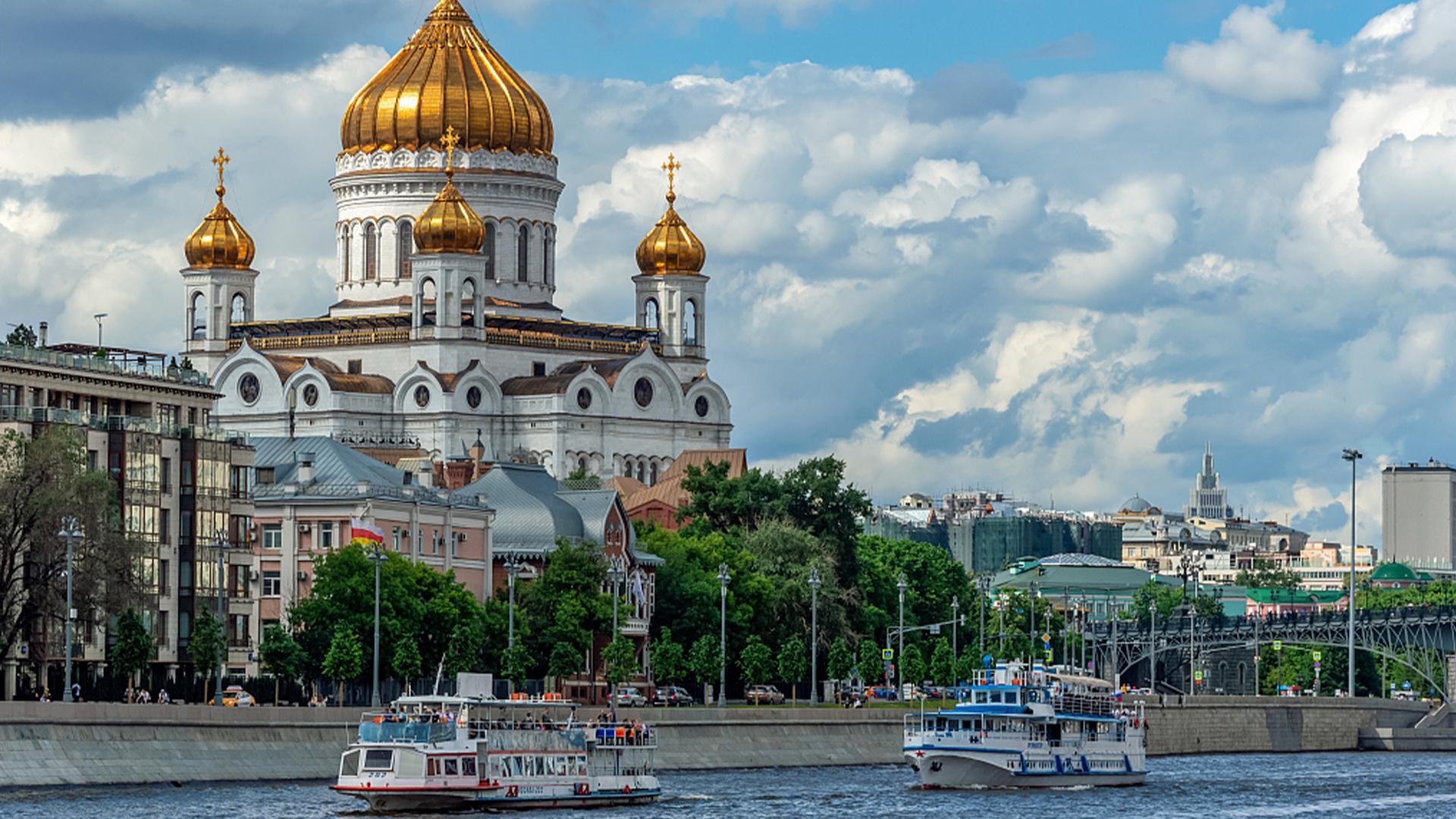 Вид на храм Христа Спасителя